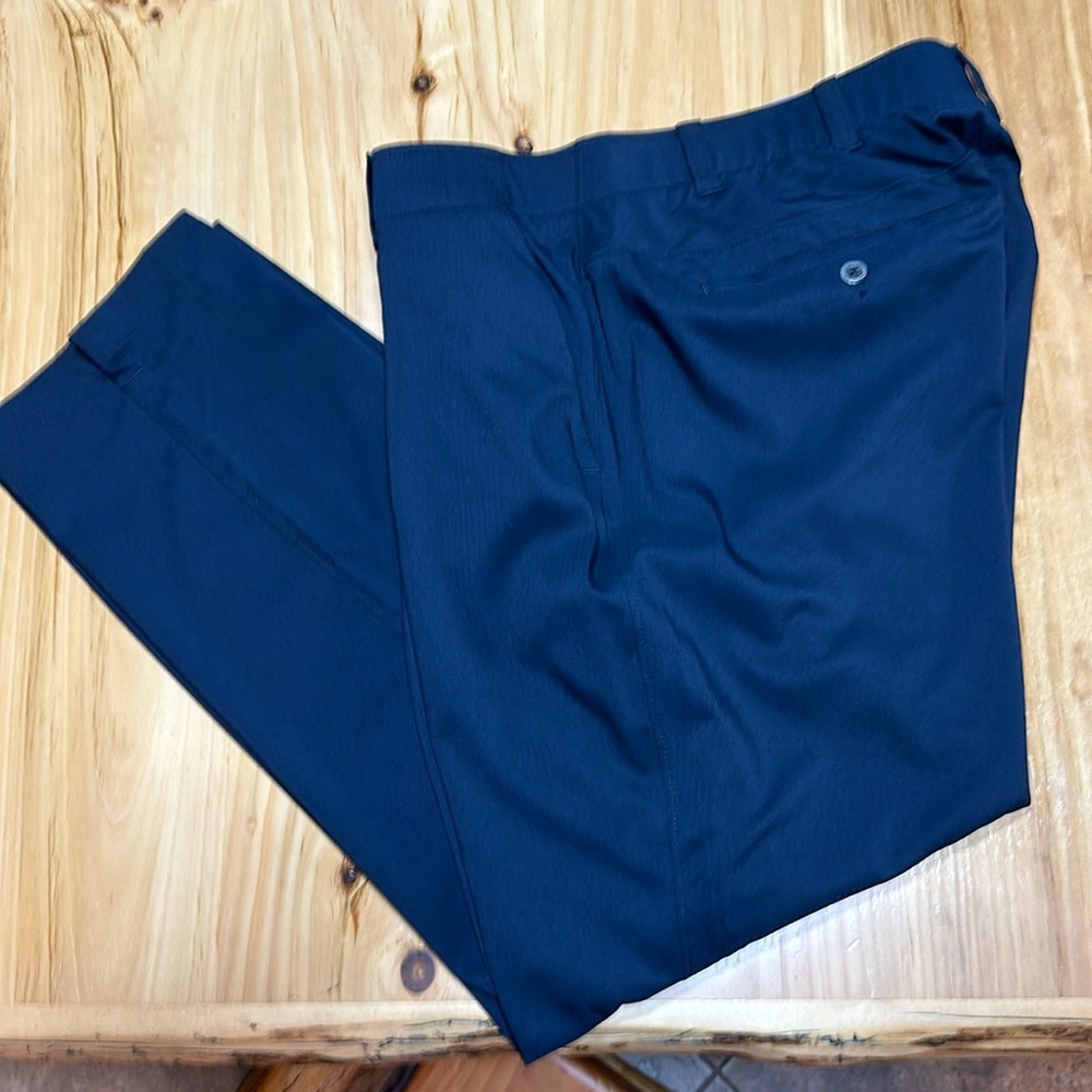 Under Armour black golf pant